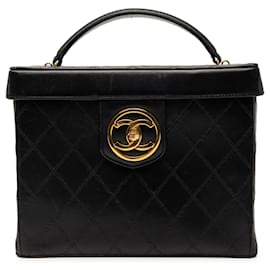 Beauty case in pelle di vitello nero con cuciture CC e chiusura Turnlock Chanel