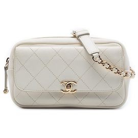 Borsa a tracolla casual in pelle di capra trapuntata bianca Chanel