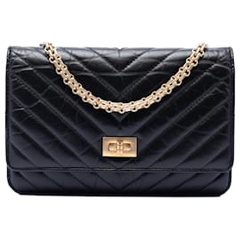Borsa a tracolla Chanel Reissue 2.55 Chevron in pelle di vitello invecchiata nera Wallet on Chain