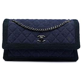 Borsa a tracolla Chanel CC in tweed matelassé blu con patta a fisarmonica