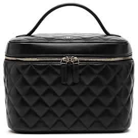 Beauty case Chanel CC in agnello trapuntato nero