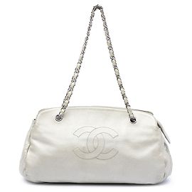 Borsa a tracolla Chanel CC Caviar Bianca