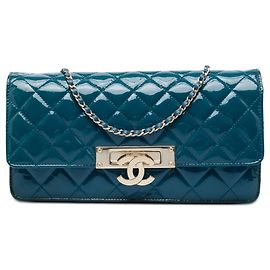 Chanel Blue Quilted Patent Golden Class East West Crossbody Bag mit Kette und Schulterriemen
