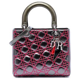 Bolso Lady Dior Satchel Medium de Piel de Cordero Cannage Metalizado Plata Dior Anselm Reyle