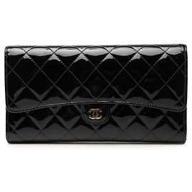 Langer Chanel CC gesteppter Lack-Clutch-Wallet in Schwarz