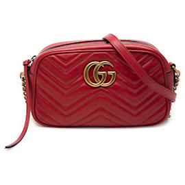 Bolso bandolera Gucci Small GG Marmont Matelasse en cuero rojo