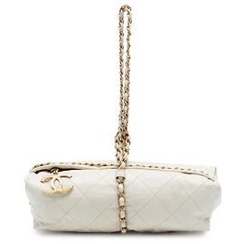 Borsa Baluchon in pelle di vitello trapuntata White Midnight Swim Chanel