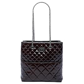 Tote Chanel Reissue 2.55 acolchado en charol marrón
