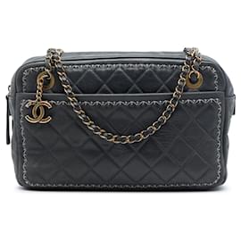 Borsa Camera Chanel CC in pelle di vitello trapuntata iridescente nera con cucitura whipstitch