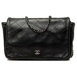 Bolso crossbody Chanel CC de piel de cordero acolchado negro