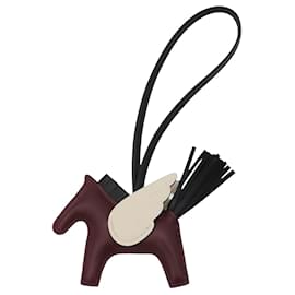 Charm de bolsa Hermès Milo em pele de cordeiro e Swift Grigri Rodeo Pegase vermelho Chaveiro PM