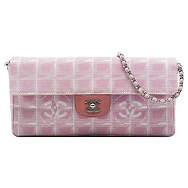 Bolso de hombro Chanel New Travel Line de nailon con solapa East West, rosa