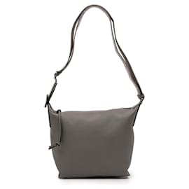 LOEWE Small Cubi Crossbody aus Kalbsleder in Grau - Loewe