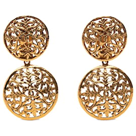 Orecchini a clip Chanel CC con filigrana dorata e doppi orbi