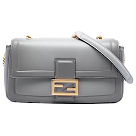 Graue Fendi Baguette Leder Midi Schultertasche mit Kette