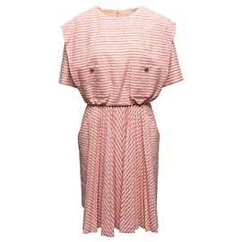 Chanel gestreiftes Bouclé-Kleid in Rosa & Weiß Frühjahr/Sommer 2015 Größe FR 38