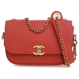 Borsa a tracolla Chanel con patta e portamonete in pelle di vitello trapuntata rossa