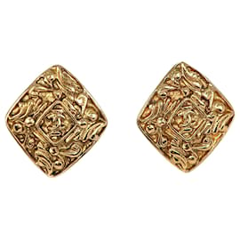Orecchini a clip Chanel CC placcati in oro e diamanti