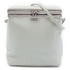 Borsa Vanity Chanel CC in vitello metallizzato bianco