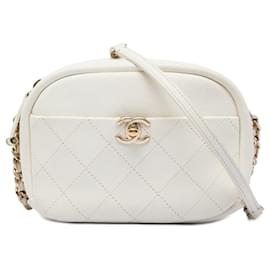 Piccola borsa a tracolla Chanel bianca in pelle di capra trapuntata casual