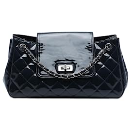 Borsa a tracolla Chanel Reissue 2.55 Accordion Flap in vernice trapuntata blu