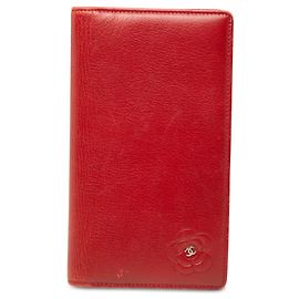 Chanel CC Camellia Langbörse aus geprägtem Leder in Rot