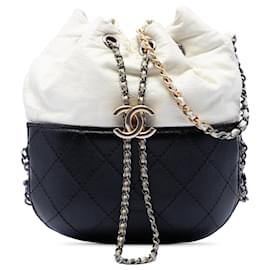 Borsa a secchiello Chanel Small Bicolor in pelle di vitello trapuntata nera