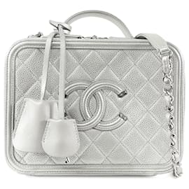 Borsa vanity Chanel Medium Caviar CC Filigree argento