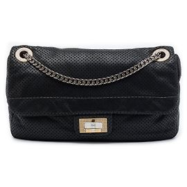 Borsa a tracolla Chanel Reissue 2.55 Drill Flap in pelle di vitello traforata nera, taglia Medium