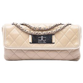 Chanel Quilted Lambskin East West Mademoiselle Flap Schultertasche Beige