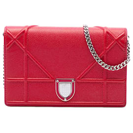Bolso bandolera Diorama con cadena en piel de becerro granulada roja Dior