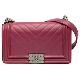 Chanel Old Medium Boy Flap Crossbody Bag aus Chevron Lammleder in Pink