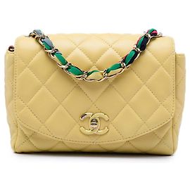 Borsa a tracolla Chanel Small Quilted Lambskin Cocovado Ribbon Chain Flap Gialla