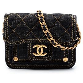 Portacarte Chanel Mini Quilted Denim Double You blu con borsa a tracolla con catena