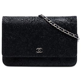 Borsa a tracolla Chanel CC Wallet On Chain in pelle di capra con sovrapposizione di pizzo nero