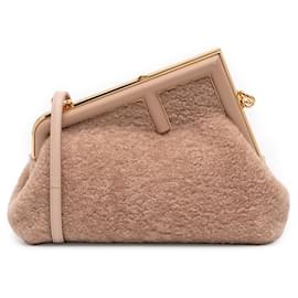 Piccola borsa a tracolla Fendi First in shearling marrone