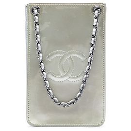 Chanel CC Crossbody Handyhülle aus goldfarbenem Lackleder