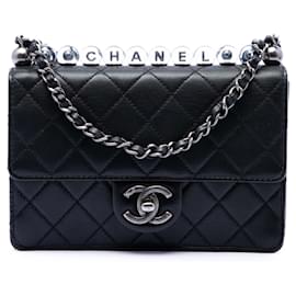 Borsa a tracolla Chanel Medium Quilted Goatskin Chic Pearls Flap Nera