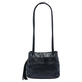 Bolso de hombro Chanel CC de piel de cordero negro con borla