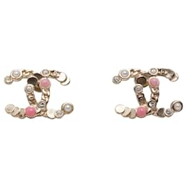 Orecchini Chanel CC placcati oro con perle finte e strass, chiusura a perno