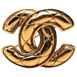 Spilla Chanel CC trapuntata placcata oro