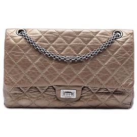 Borsa a tracolla Chanel Reissue 2.55 Double Flap 226 in pelle di vitello metallizzata trapuntata marrone