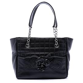 Tote Chanel CC Choco Bar in agnello nero con camelia No 5