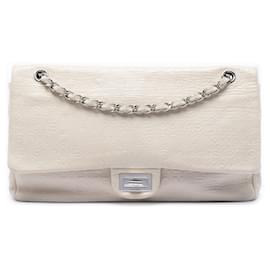 Borsa a tracolla Chanel Maxi Reissue 2.55 Double Flap in pelle di vitello goffrata bianca
