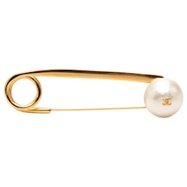 Spilla a spilla di sicurezza Chanel CC placcata oro con perle finte
