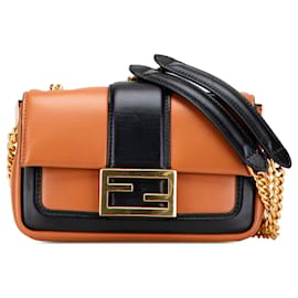 Borsa a spalla Fendi Mini Bicolor Nappa Apolo Chain Baguette Marrone