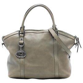 Borsa Dome Satchel Gucci in pelle marrone con ciondolo GG
