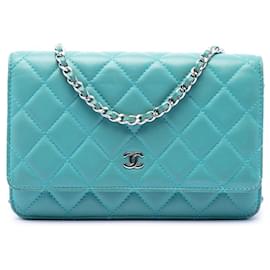 Borsa a tracolla Chanel CC matelassé in pelle d'agnello blu Wallet On Chain