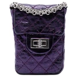 Chanel Reissue 2.55 Handyhalter aus metallischem, gestepptem gealtertem Kalbsleder in Lila
