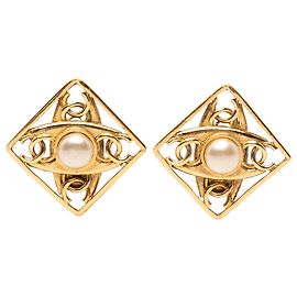 Orecchini a clip Chanel CC placcati in oro con perle finte a forma di diamante